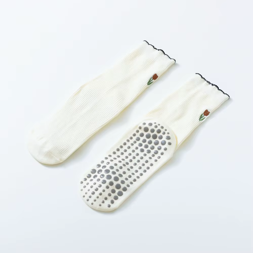 Chaussettes de Yoga et Pilates brodées de fleurs pour femmes, chaussettes de sport de sol antidérapa