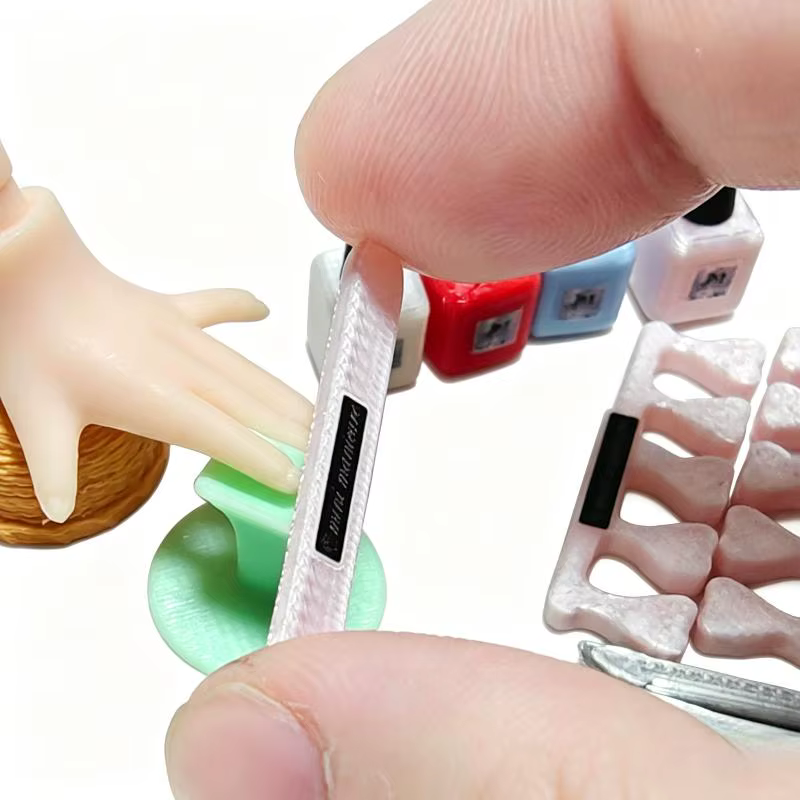 Mini ensemble d'outils de manucure pour maison de poupée, accessoires parfaits pour jouer à faire se