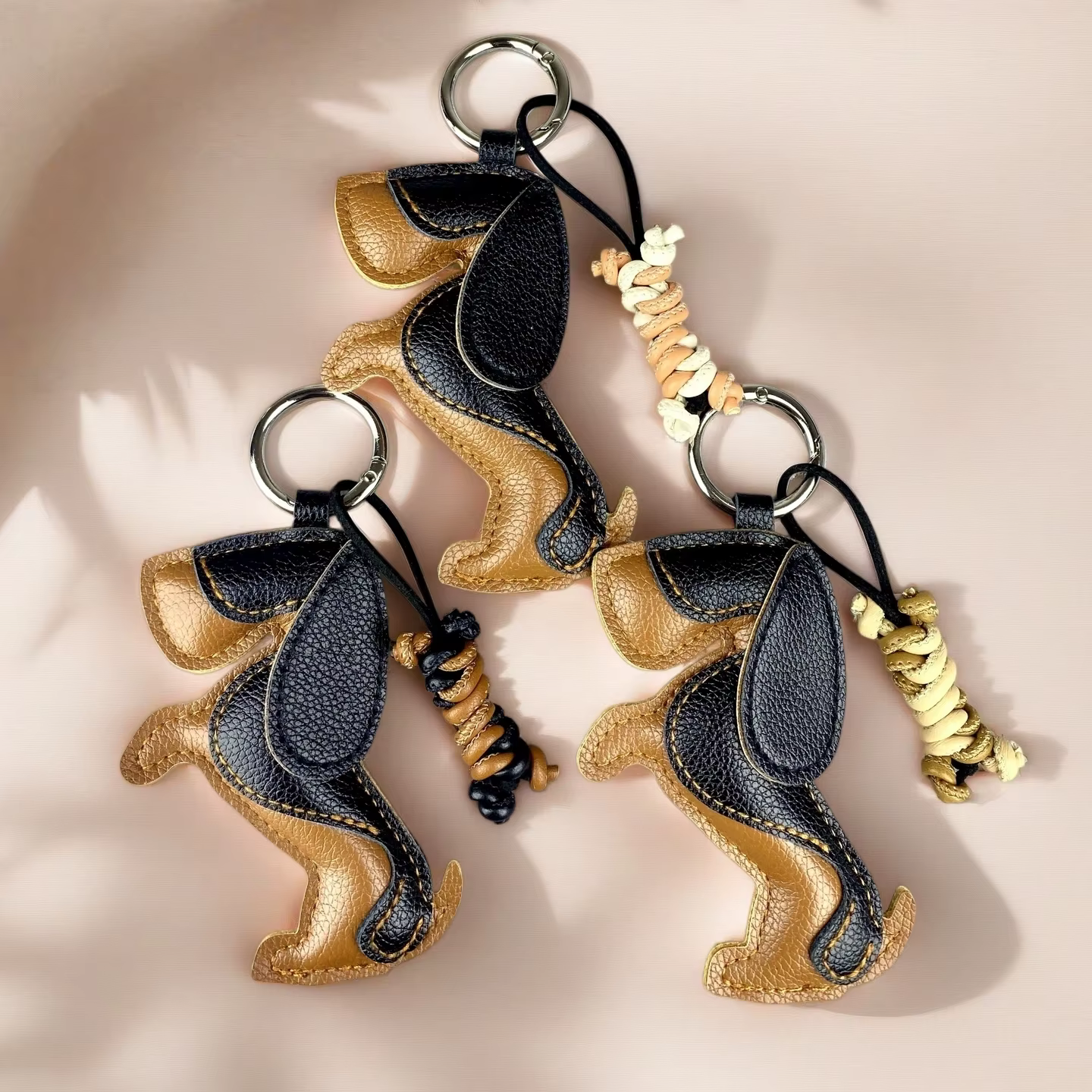 Ensemble de porte-clés et breloques de sac en cuir PU motif chiot mignon - Pendentif chien / Accessoire en cuir tressé en forme d'os, Ornement tendance pour sac à main