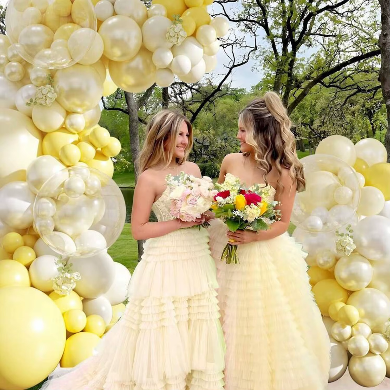 110 ballons jaunes en couleur perle jaune clair et blanc, adaptés aux fêtes d'anniversaire, aux mariages et aux décorations de fête