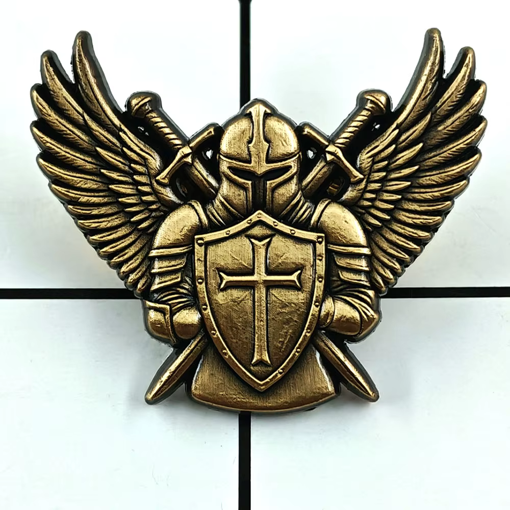 Broche Chevalier Ange Doré, Écusson Croix, Badge Gardien, Ailes d'Armure Dorées, Épingle Métallique, Décoration de Foi, Accessoire de Col, Cadeau