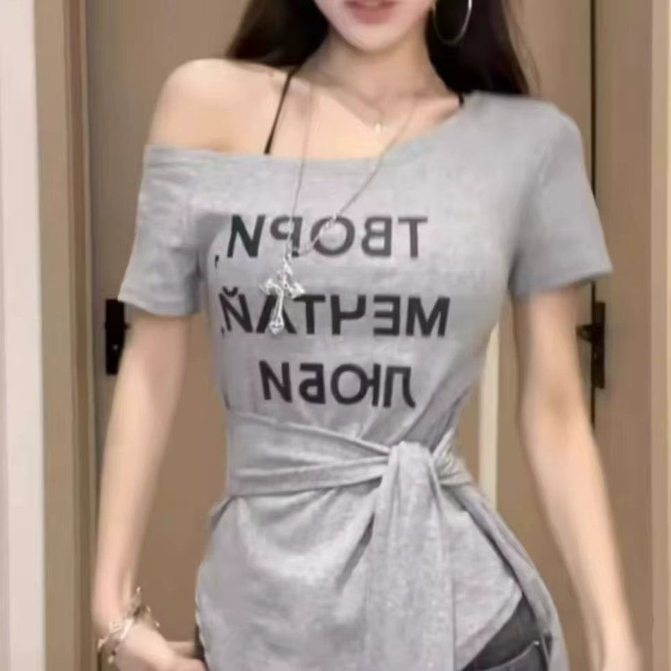 Sangle taille étreinte mince 2025 hauts pour l'été nouvelle lettre T-shirt épaules dénudées pull à manches courtes