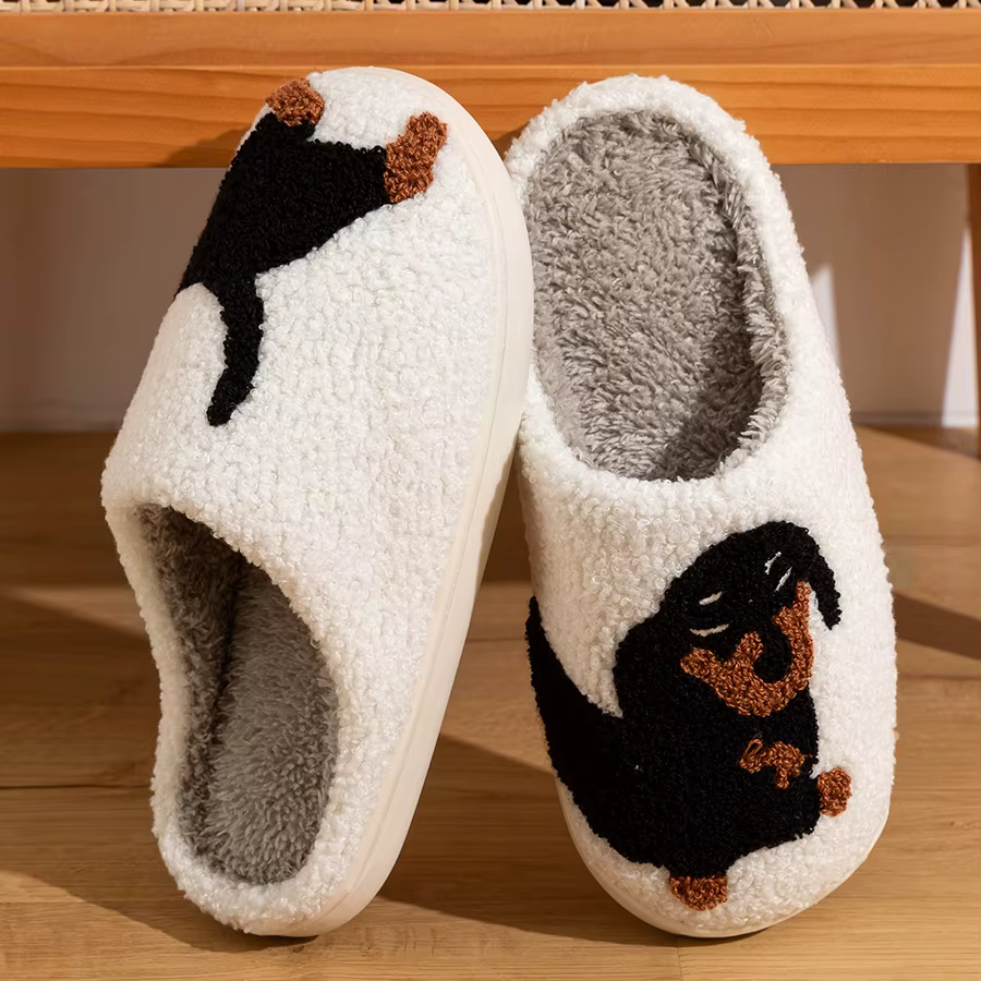 Chaussons de chien de teckel de dessin animé mignon et intéressant pour femmes, chaussures en coton d'hiver concis, chambre légère, confort intérieur chaud