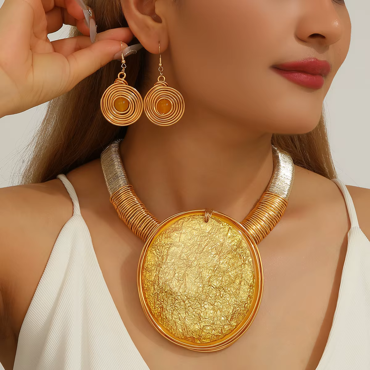 Ensemble de bijoux tendance pour femme : collier bib et boucles d'oreilles faits main en fil d'aluminium avec grandes pierres rondes en résine, accessoires de soirée