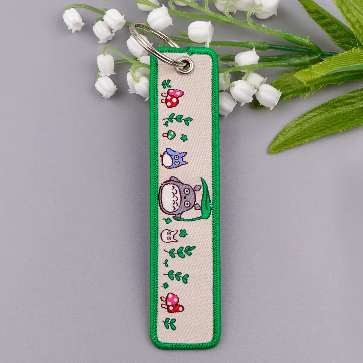 Porte-clés brodés Manga, breloques et étiquettes mignonnes de dessins animés pour sacs et voitures, cadeaux de collection pour les fans d'anime, accessoires