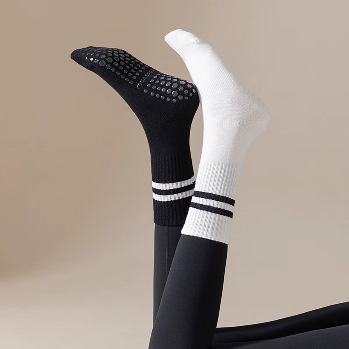Chaussettes Pilates avec poignées pour femmes