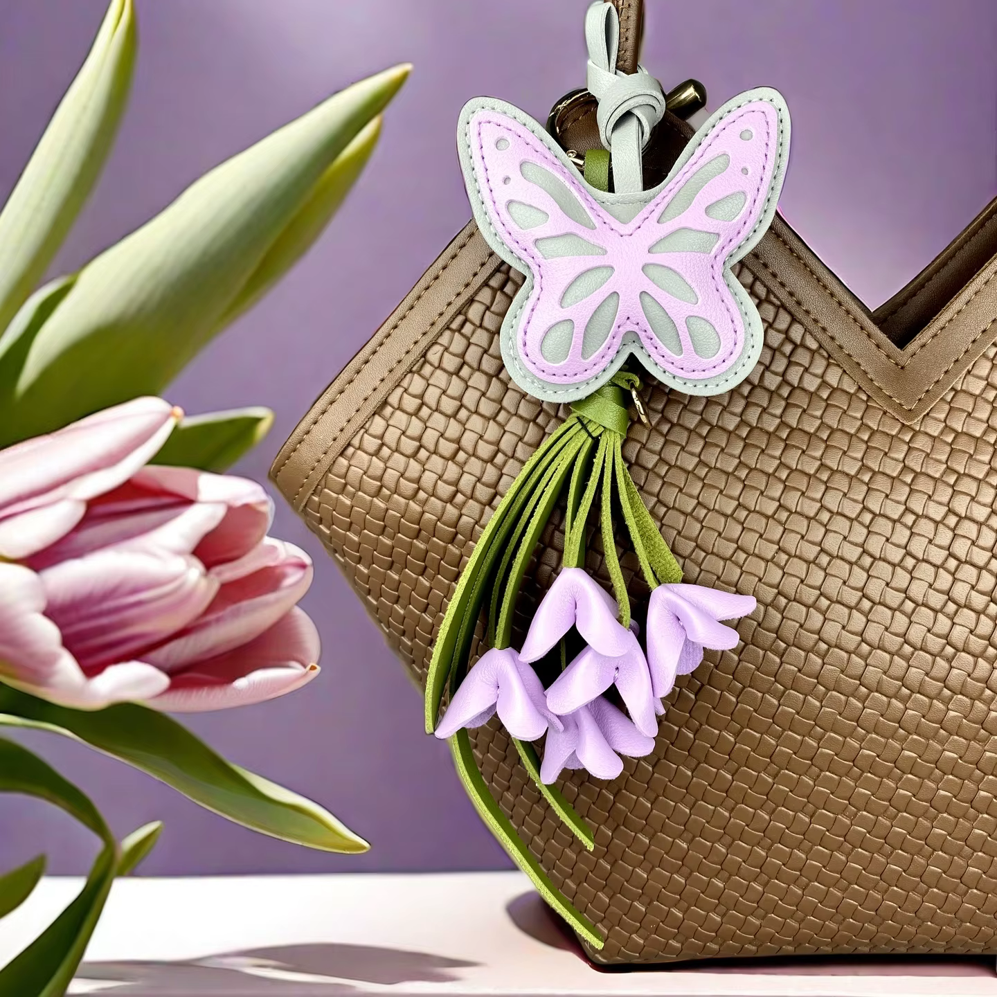Ensemble de porte-clés et breloques Papillon et Fleur Violets, Accessoires de sac floraux en cuir PU mignons pour les amateurs de violettes / Fleurs réalistes / Excellent cadeau