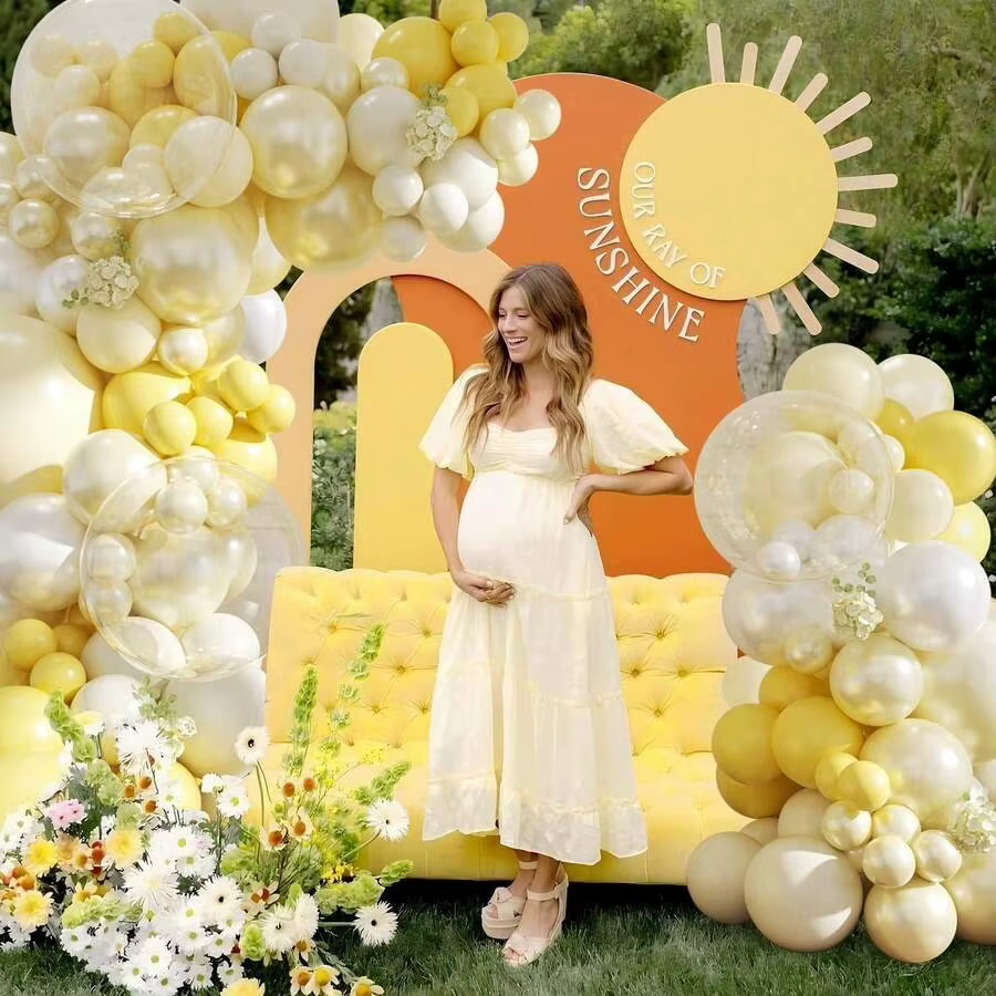 110 ballons jaunes en couleur perle jaune clair et blanc, adaptés aux fêtes d'anniversaire, aux mariages et aux décorations de fête