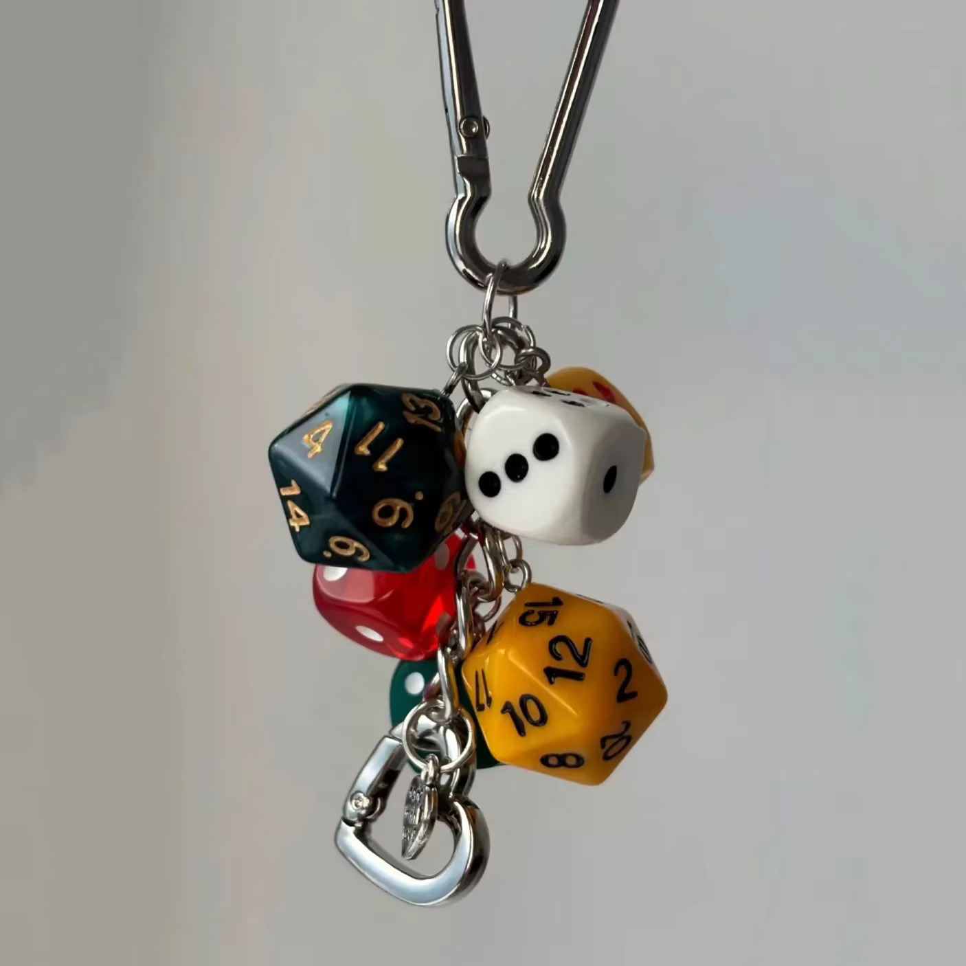 Porte-clés à dés carrés violets pour femmes et hommes, porte-clés de voiture, pendentif rock polychrome, abonnés, sacs durables, accessoires de téléphone
