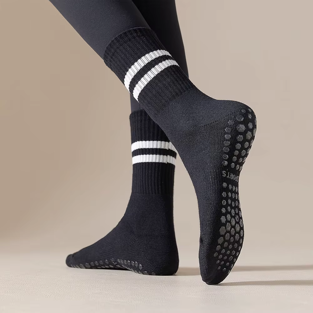 Chaussettes de yoga et de pilates avec poignées pour femmes