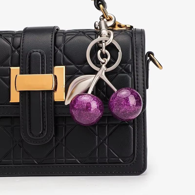 Pendentif à breloque cerise violette, décoration pour sac à main, sac à bandoulière, porte-clés de haute qualité pour femmes, breloques de sac de fixation