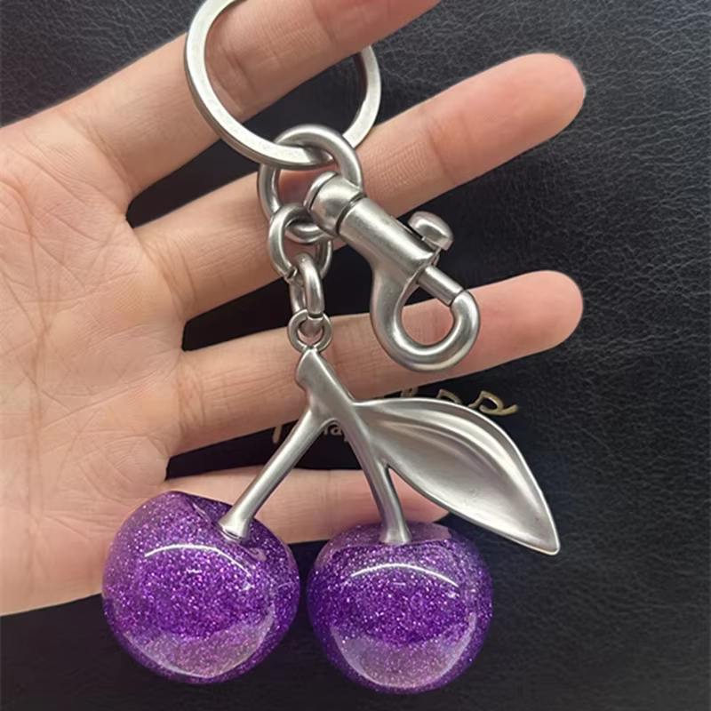 Pendentif à breloque cerise violette, décoration pour sac à main, sac à bandoulière, porte-clés de haute qualité pour femmes, breloques de sac de fixation
