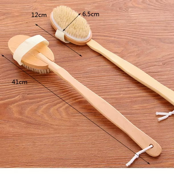 Brosse de bain naturelle avec long manche en bois