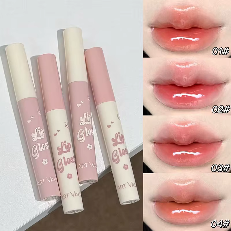 Ensemble de maquillage comprenant 4 gloss à lèvres, 1 huile à lèvres, 1 crème à lèvres, 1 eye-liner, 1 mascara, 1 crayon à sourcils, 1 blush, 1 illuminateur, 1 fard à paupières, 1 poudre pressée