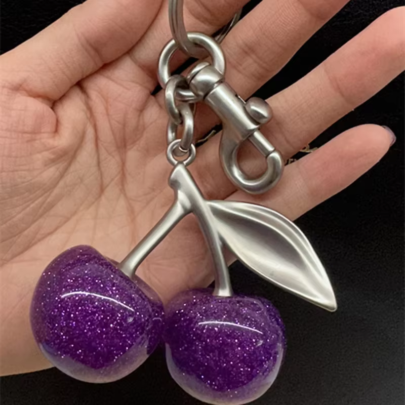 Pendentif à breloque cerise violette, décoration pour sac à main, sac à bandoulière, porte-clés de haute qualité pour femmes, breloques de sac de fixation