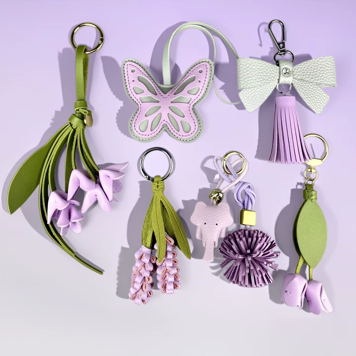 Ensemble de porte-clés et breloques Papillon et Fleur Violets, Accessoires de sac floraux en cuir PU mignons pour les amateurs de violettes / Fleurs réalistes / Excellent cadeau