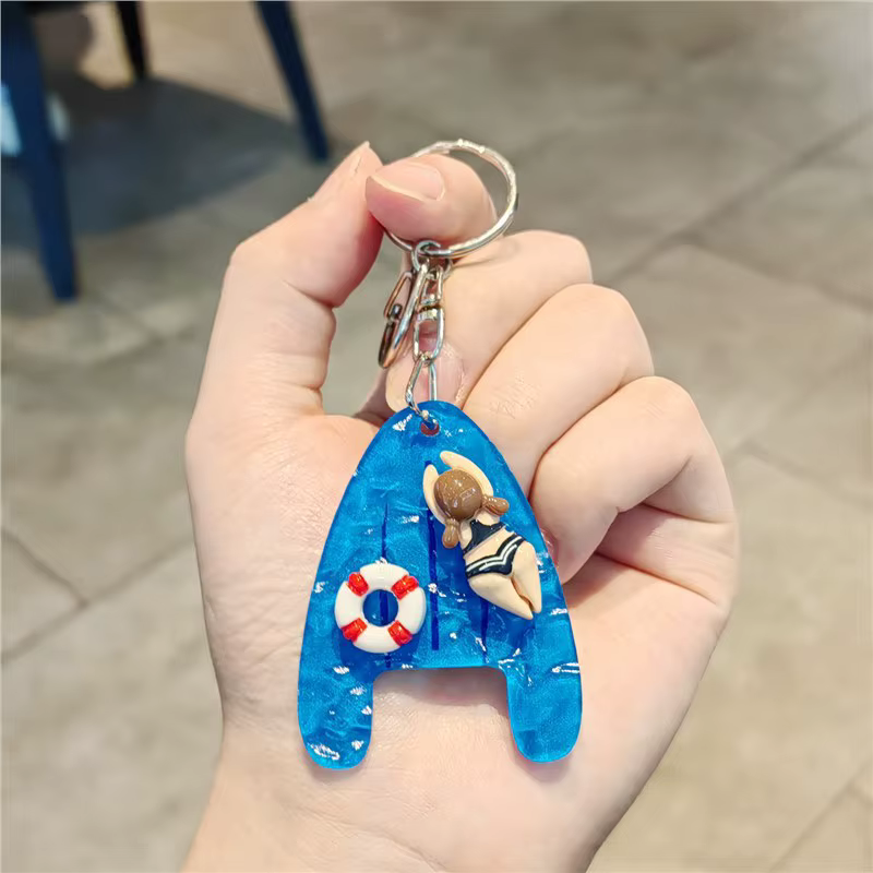 Porte-clés en acrylique Fille nageuse, Pendentif figurine bouée de natation, Accessoire décoratif pour sac à dos ou sac, Idéal comme cadeau de vacances