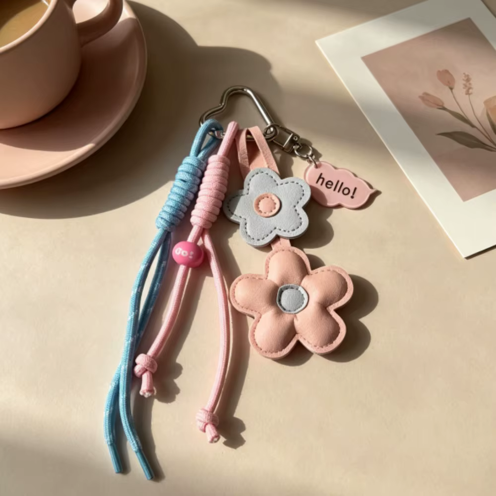 Porte-clés en cuir avec fleurs roses et bleues, cordon tressé et pendentif en acrylique, accessoire mignon pastel pour sacs et clés féminins