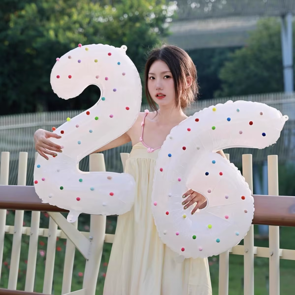 Ballon couleur numérique en film d'aluminium de 32 pouces, boule de fourrure, décoration à pois, fête d'anniversaire en plein air, photographie de scène d'anniversaire