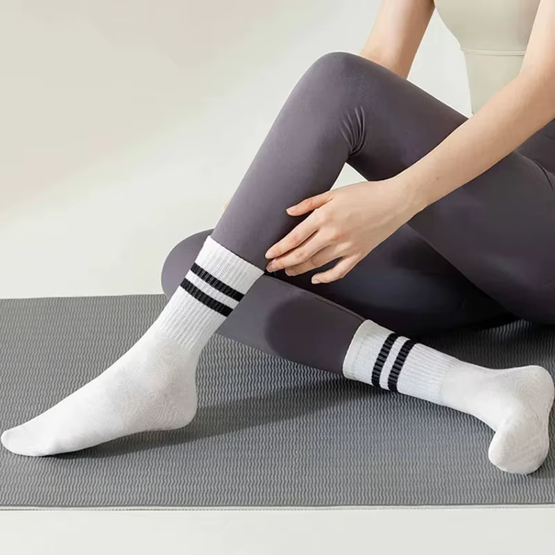 Chaussettes de Pilates antidérapantes pour femmes avec grip