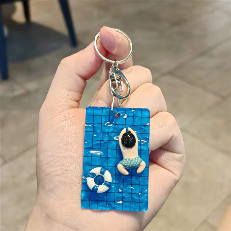 Porte-clés en acrylique Fille nageuse, Pendentif figurine bouée de natation, Accessoire décoratif pour sac à dos ou sac, Idéal comme cadeau de vacances