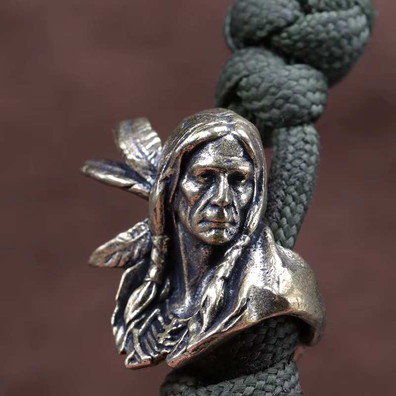 Pendentifs sculptés en laiton en forme de tête de chef indien, perles de couteau, accessoires EDC pour activités de plein air, DIY, paracorde, bracelet tressé fait main, cordon