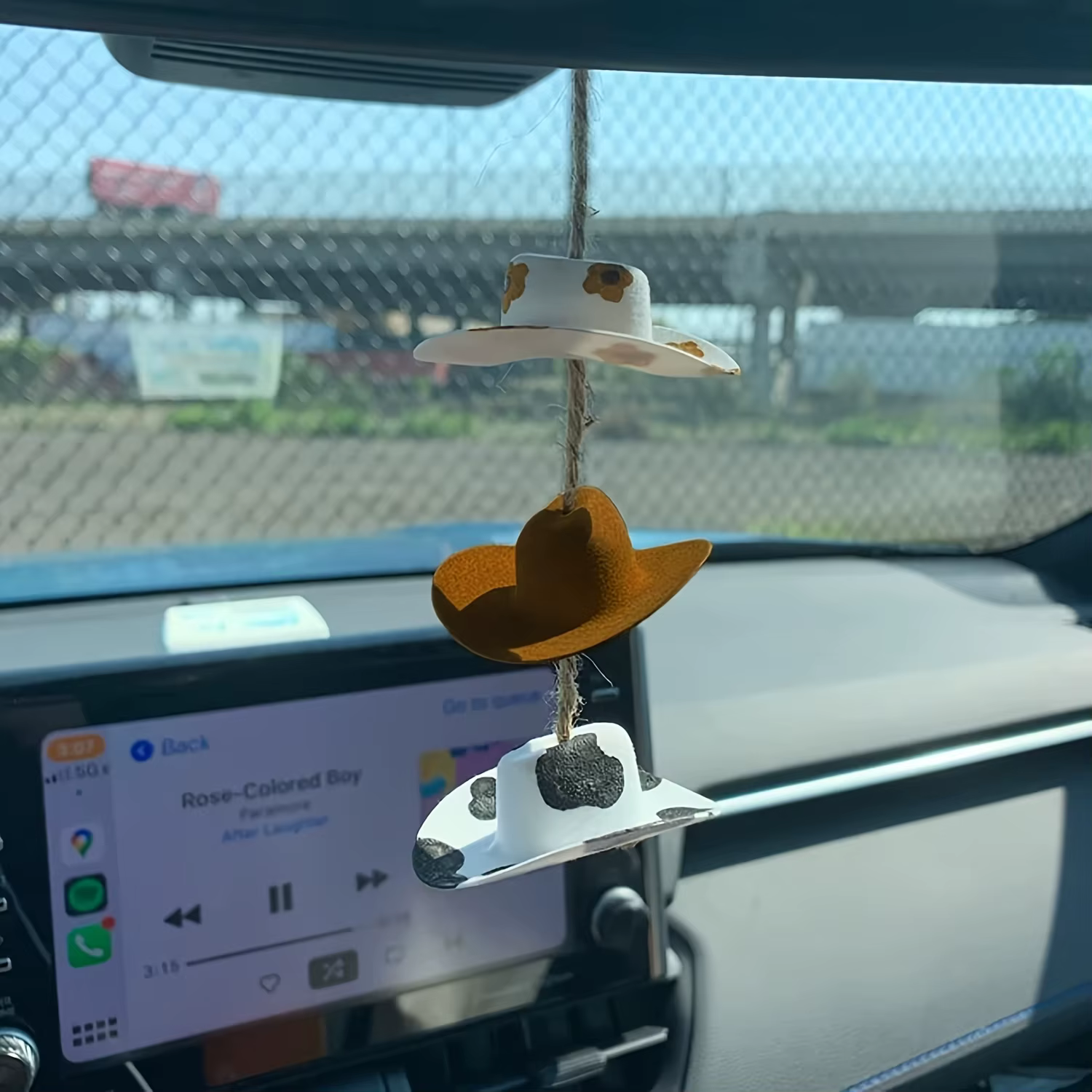 Chapeau de cowboy, pendentif de voiture, accessoire de suspension de rétroviseur, décoration de voiture, pendentif de décoration de mini chapeau