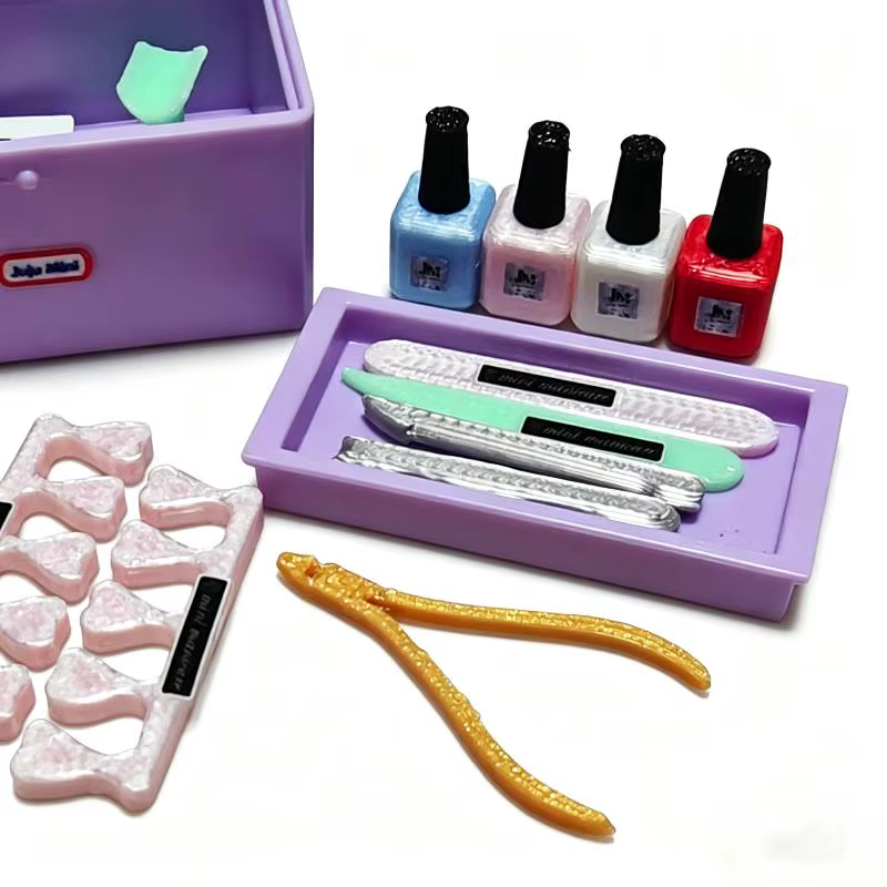 Mini ensemble d'outils de manucure pour maison de poupée, accessoires parfaits pour jouer à faire semblant, collection de décoration pour maison de poupée