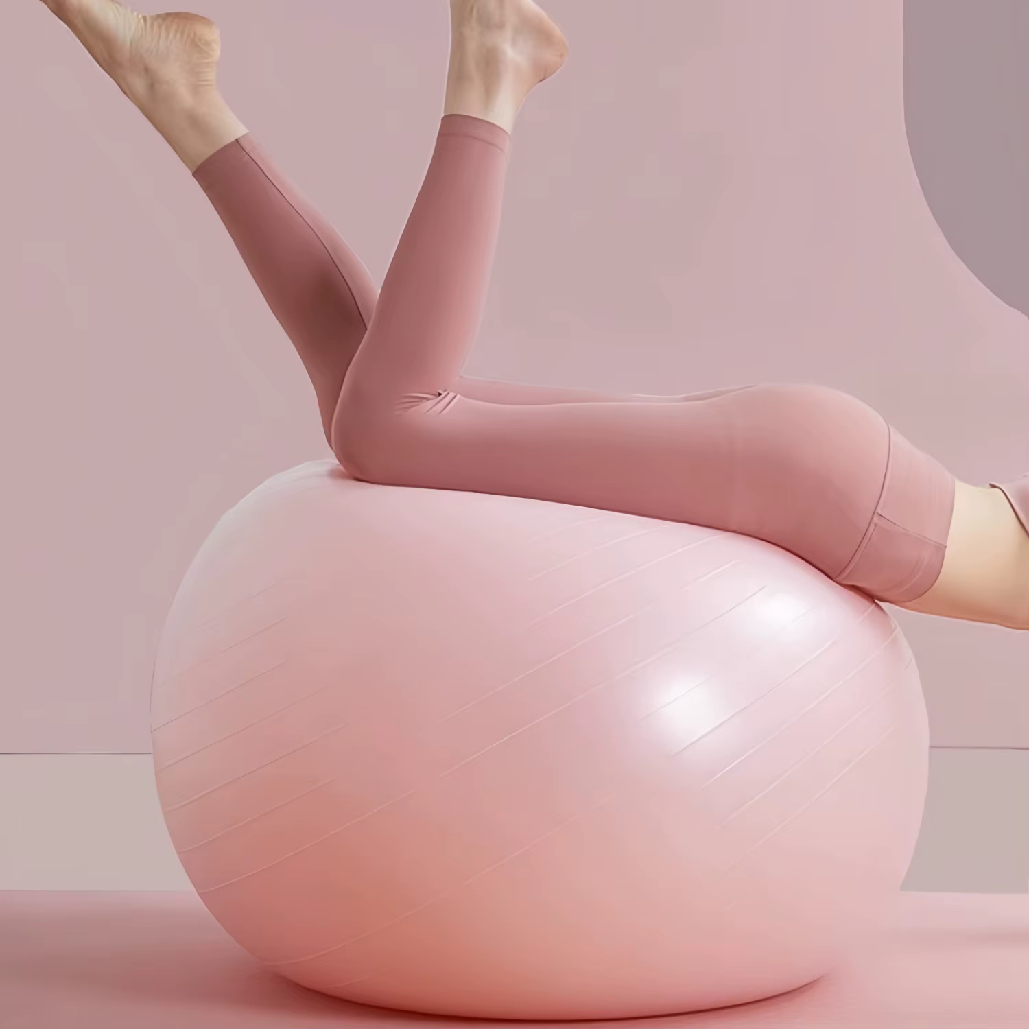 Les balles de fitness de haute qualité sont utilisées pour exercer la stabilité du Pilates et conviennent aux exercices d'étirement et de base.