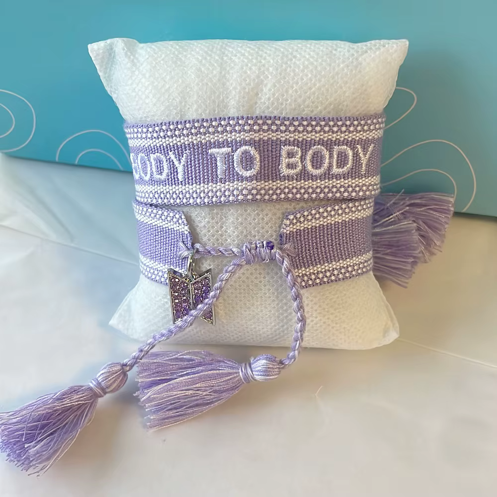 Collection de bracelets imprimés léopard violet | Bracelet en tissu réglable avec breloque violette | Cadeau pour les fans