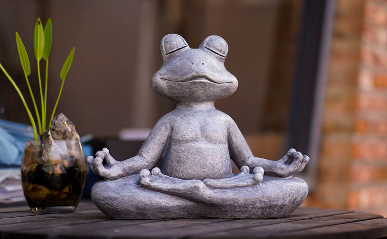 Figurine l'inventaire de grenouille de méditation