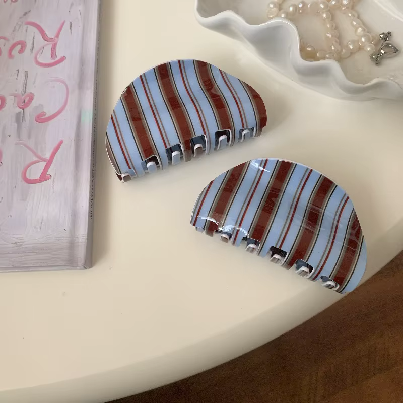 Clip de poignée rétro rayé, 1 pièce, adapté à toutes les saisons. Le Design à rayures est rétro polyvalent, avec une forte adhérence, adapté à différentes coiffures