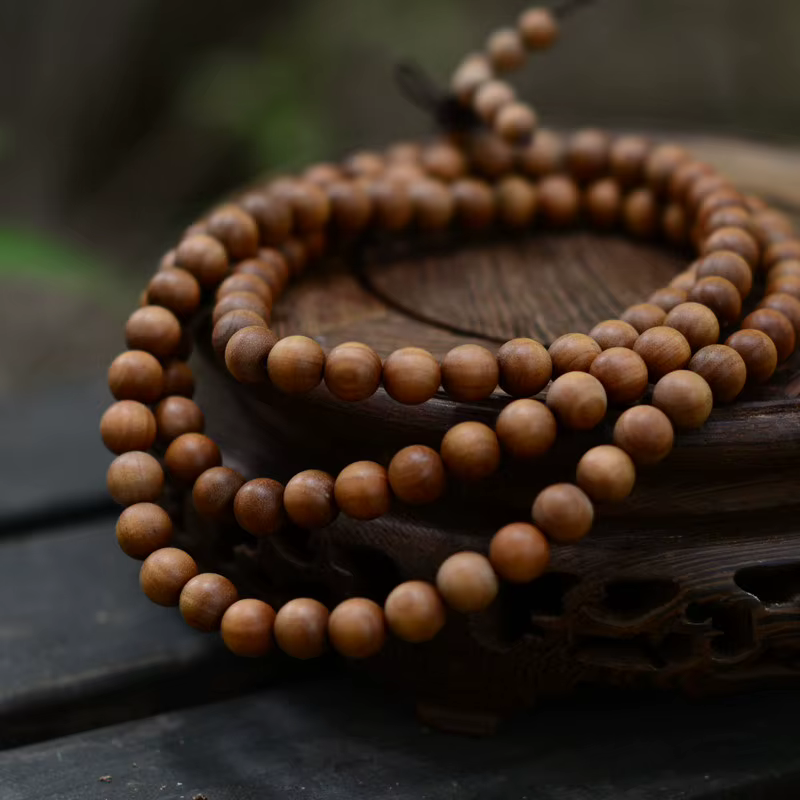 Bracelet mala 108 perles en bois de santal de Mysore naturel pour yoga