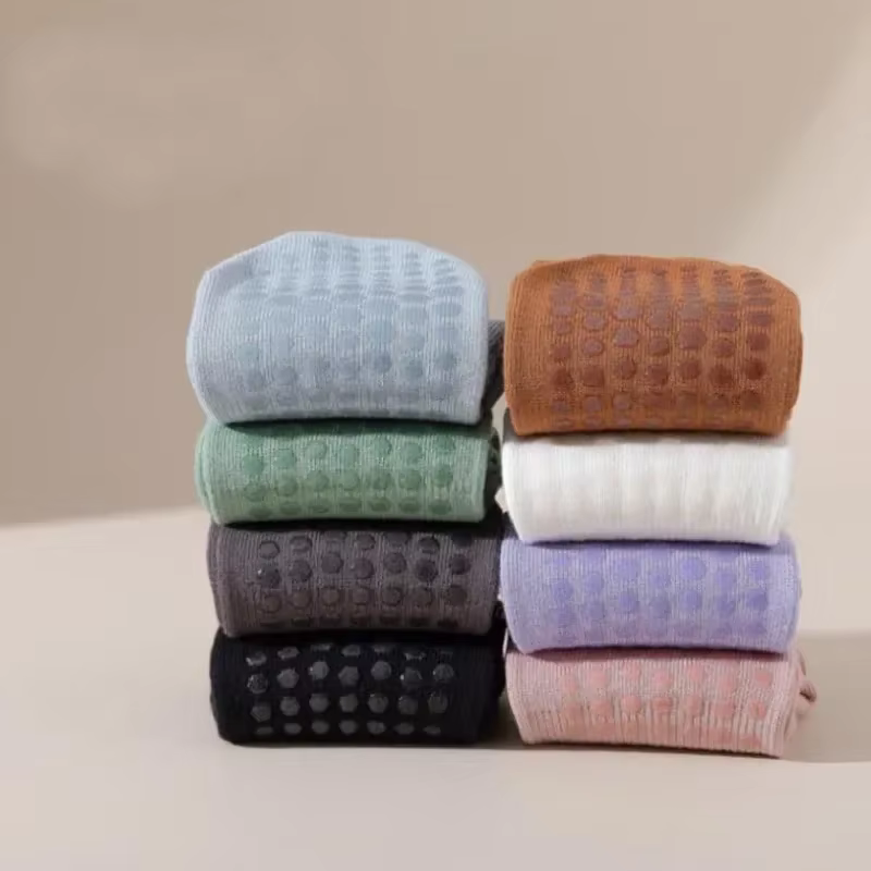 Chaussettes Pilates avec poignées pour femmes
